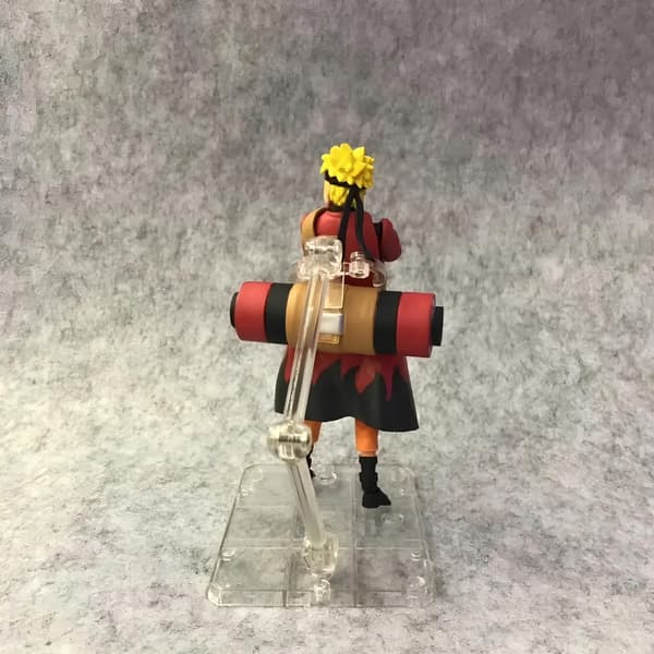 15 cm Naruto Uzumaki figurine with base and accessories