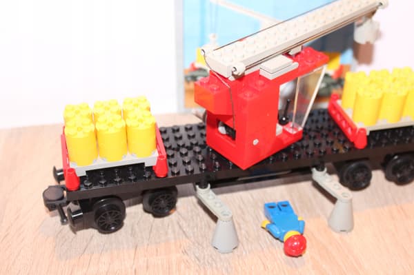 LEGO CITY TOWN CLASSIC TRAIN 7817 WITH INSTRUCTIONS: CRANE WAGON SET