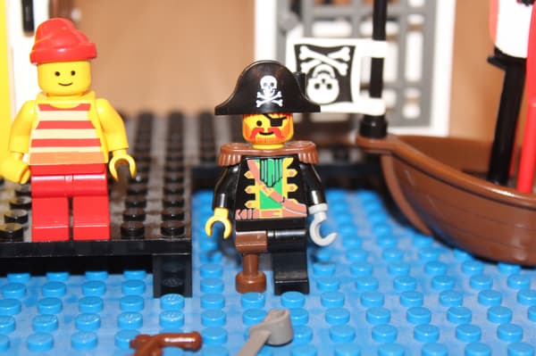 LEGO PIRATES 6267 Lagoon Lock-Up set