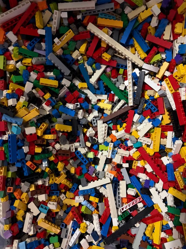 Assorted coloured LEGO bricks, 1 kg mix