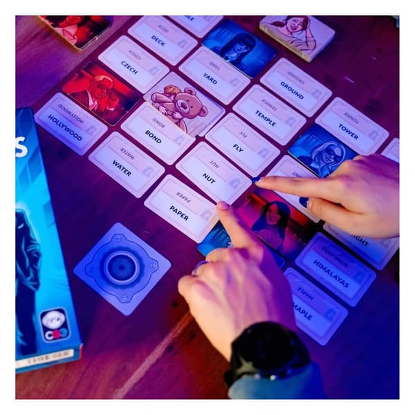 Allecto – Board game – Codenames – New edition – 4–8 players – 15 minutes