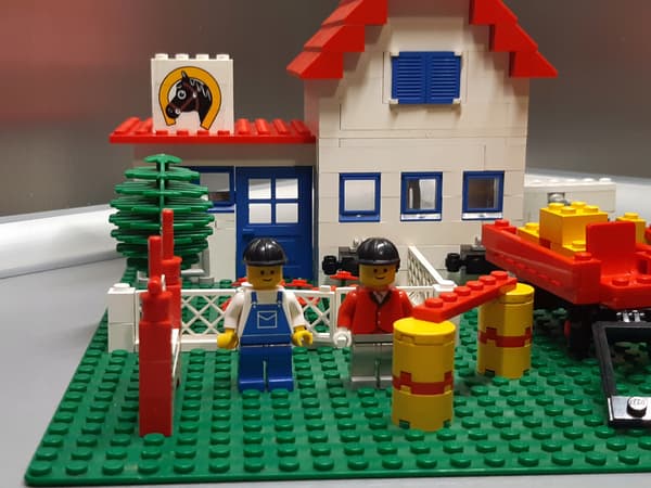 LEGO 6379 Riding Stable (No. 2)