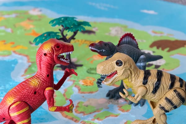 SET OF INTERACTIVE DINOSAUR FIGURINES THAT ROAR – 3 PIECES, 22 CM