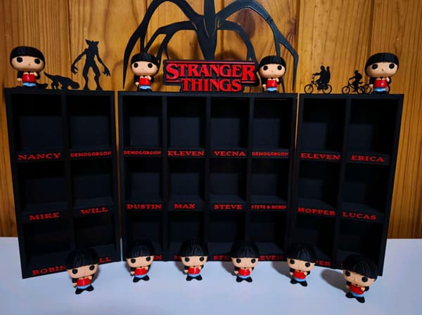 Collectors’ figurine shelf – Retro sci-fi style display organiser