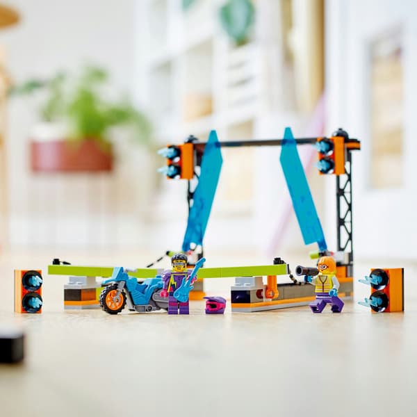 LEGO City 60340 Blade Stunt Challenge