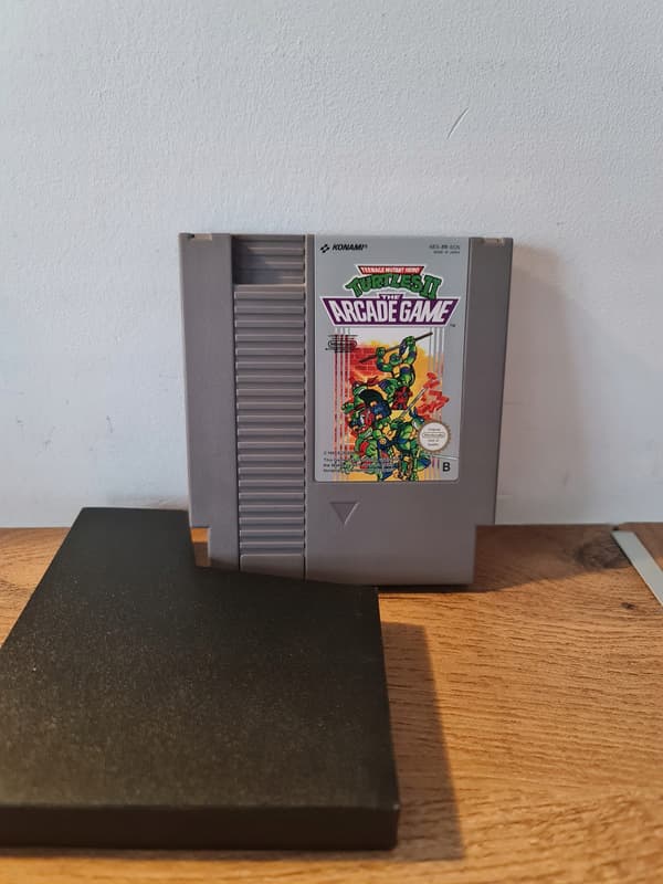 Turtles II: The Arcade Game – Nintendo NES, boxed