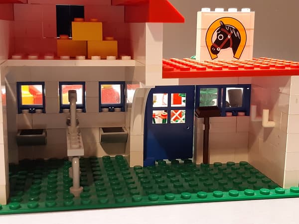 LEGO 6379 Riding Stable (No. 2)