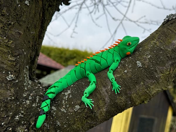 Iguana 3D – a segmented, movable, flexible figurine, terrarium decoration