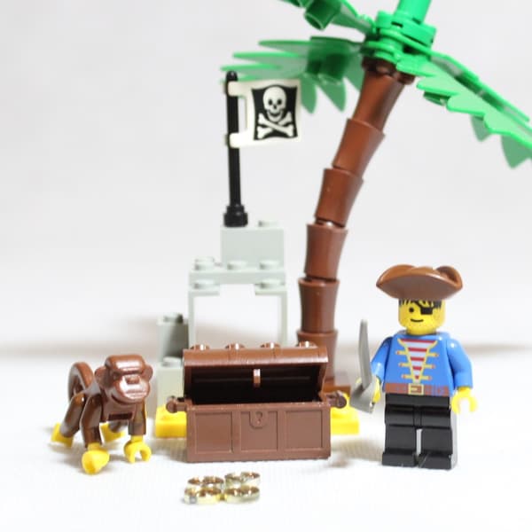 LEGO Set 1889 Pirate's Treasure Hold