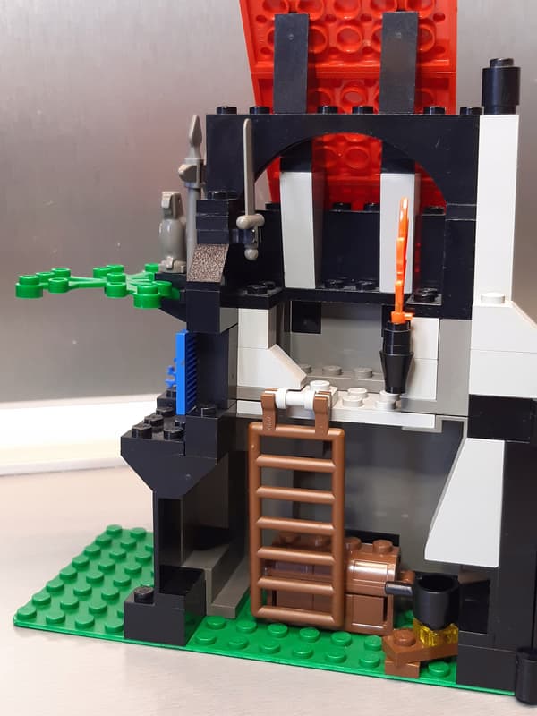 Lego Castle 6048 Majisto’s Magical Workshop