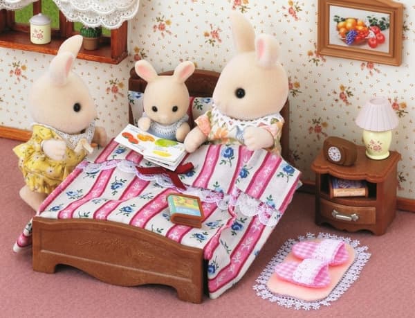 Sylvanian Families. Epoch Double Bed