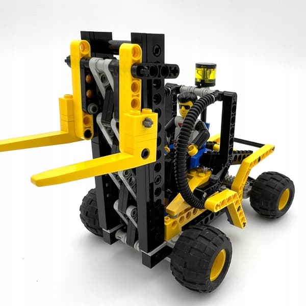 Lego Technic 8248 – Forklift
