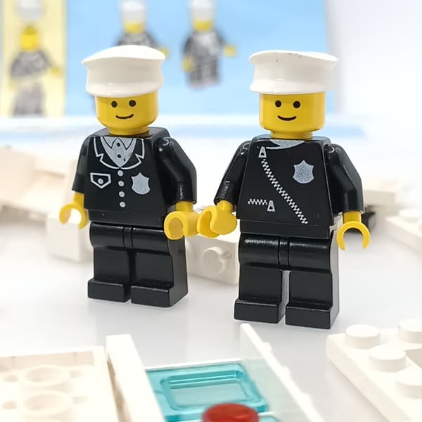 LEGO Town 6676 Mobile Command Unit Police Van