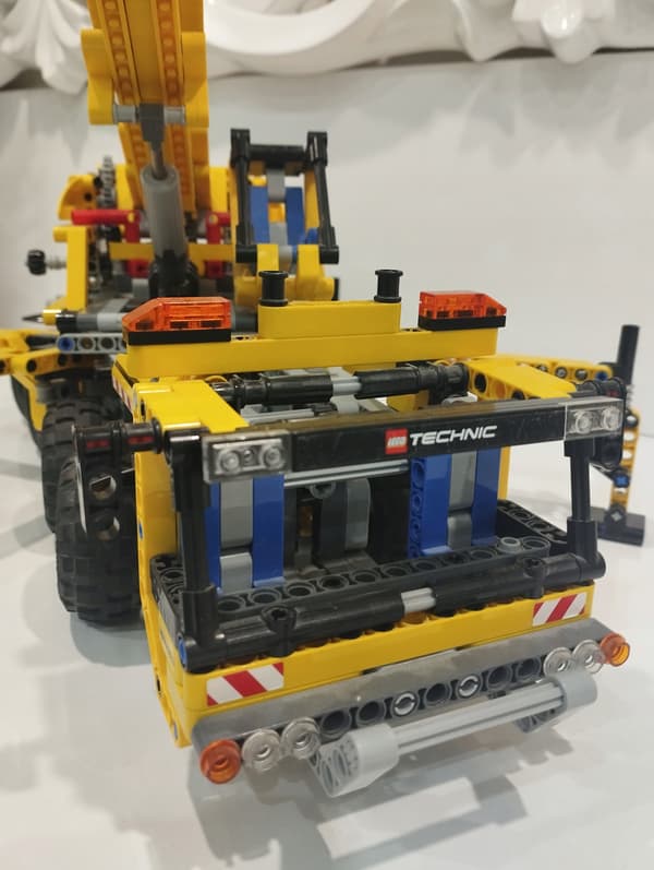 LEGO Technic Mobile Crane 8053 from 2010