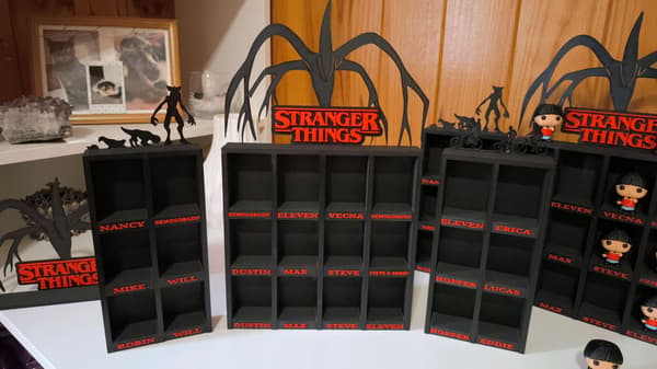 Collectors’ figurine shelf – Retro sci-fi style display organiser