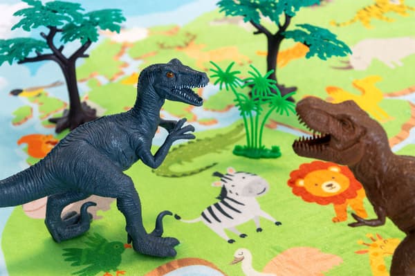 LARGE SET OF DINOSAUR FIGURINES IN A CONTAINER, 55 PIECES