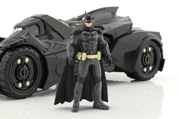Batman Arkham Knight 1/24 Diecast Model: 2015 Batmobile with figure