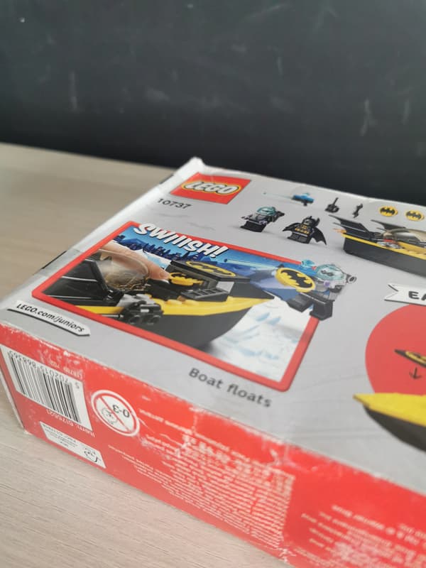 LEGO JUNIORS 10737 BATMAN VS MR FREEZE – A UNIQUE 2017 RELEASE!