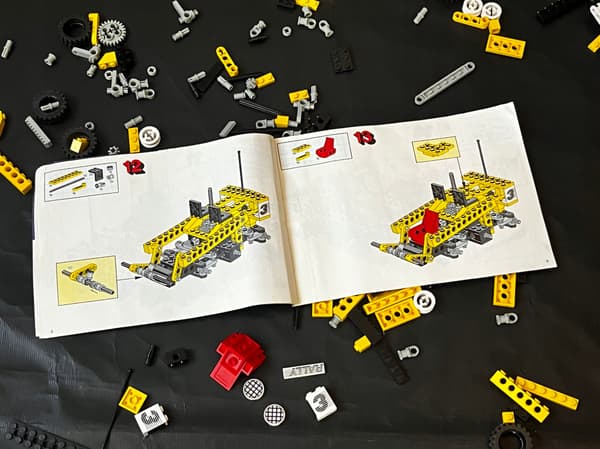8830 LEGO Rally Car