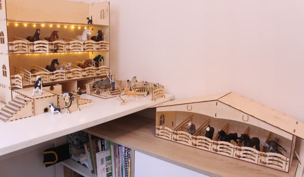 Schleih wooden horse stable – base