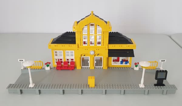 Lego Train 4554 Metro Station
