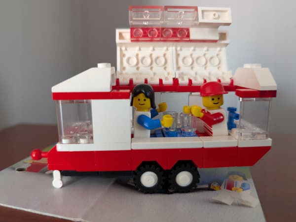 Lego 6590 Car with Caravan