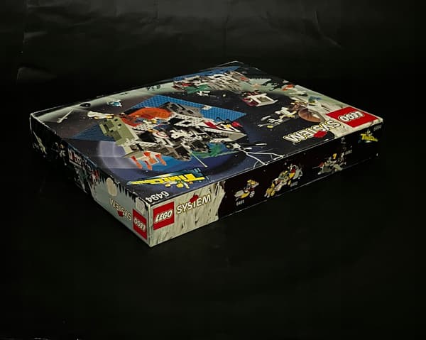 6494 LEGO House and Laboratory