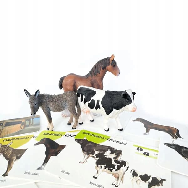 Set of pet figurines