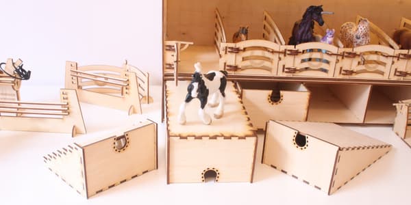 Schleih wooden horse stable – base
