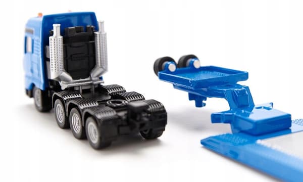 Siku S1847 flatbed lorry with excavator