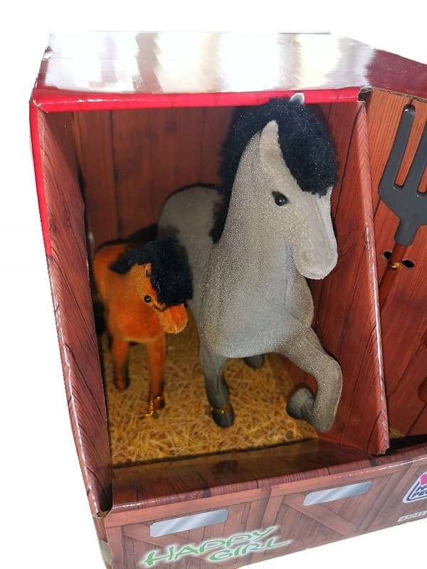HAPPY PEOPLE STABLE SET: HORSE, MARE, FOAL, GREY