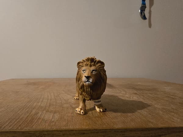 Schleich 14137 Lion figurine – a unique, discontinued model from 1996.