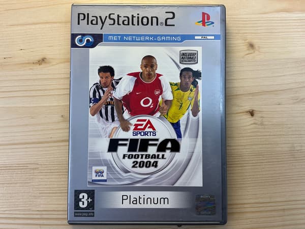 FIFA FOOTBALL 2004 – disc in excellent condition, complete set for PS2
