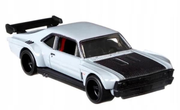 Hot Wheels Premium Boulevard Custom '70 CHEVY NOVA - GRM04