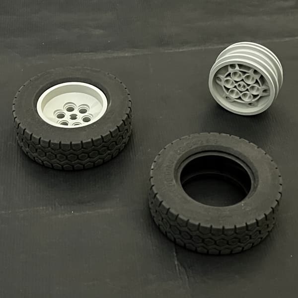 32004ac01 LEGO Wheel x 2