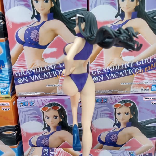 One Piece Anime Robin ‘Vacation’ Figurine by Banpresto