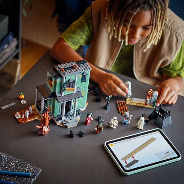LEGO Creator 3-in-1 Haunted Mansion 31167