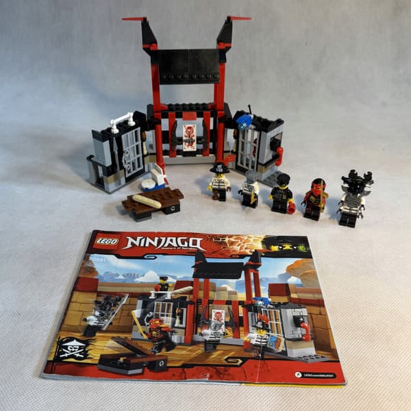 LEGO Set 70591 Ninjago: Kryptarium Prison Breakout