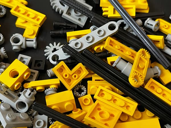 8853 LEGO Yellow Excavator