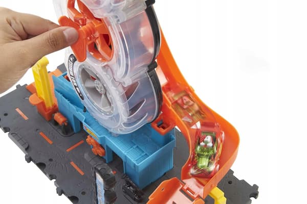 Hot Wheels Tyre Workshop Set with Vehicle for Children Aged 4–8