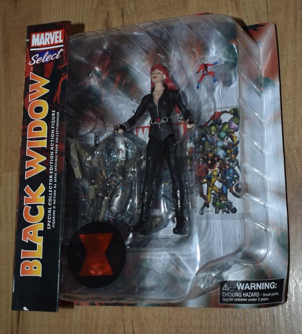 NEW DIAMOND MARVEL SELECT BLACK WIDOW FIGURE