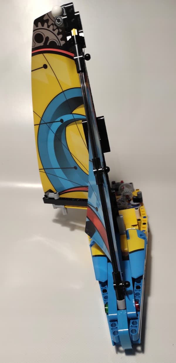 LEGO Technic: 42074 – Racing Yacht