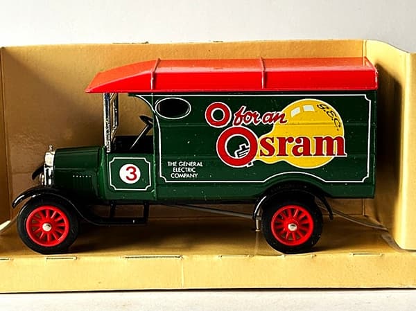 MATCHBOX-MOY No. Y21 1926 FORD TT VAN (B9)
