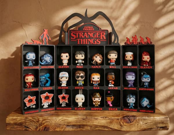 Collectors’ figurine shelf – Retro sci-fi style display organiser