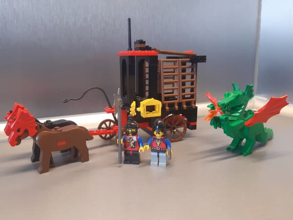 LEGO Castle 6056 Dragon Wagon