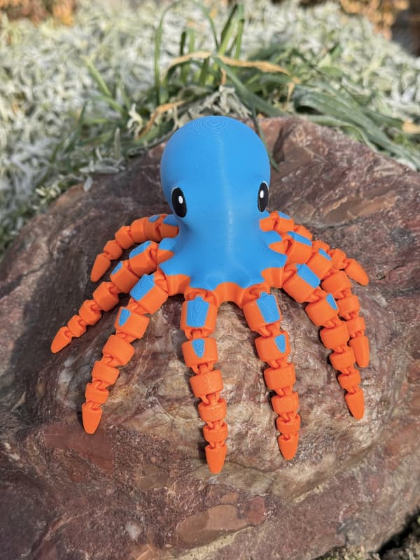 3D segmented octopus, movable figurine with 8 flexible tentacles, toy