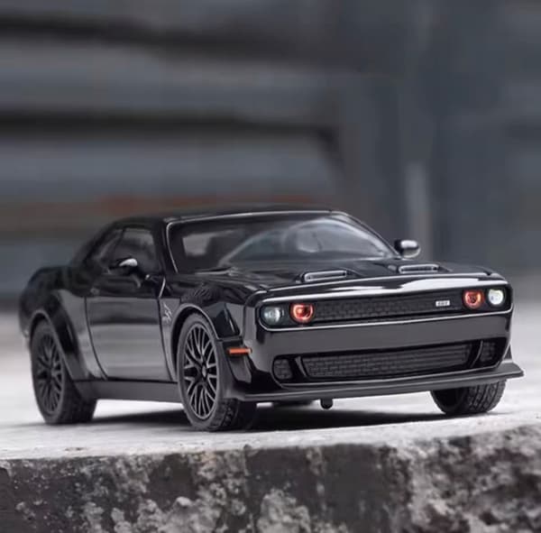 DODGE CHALLENGER  bonnet, boot and LED light-up display stand – 1:32 scale model with sound effects