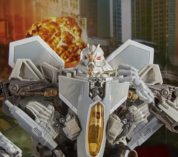 Transformers Generations Studio Series VOYAGER STARSCREAM figure