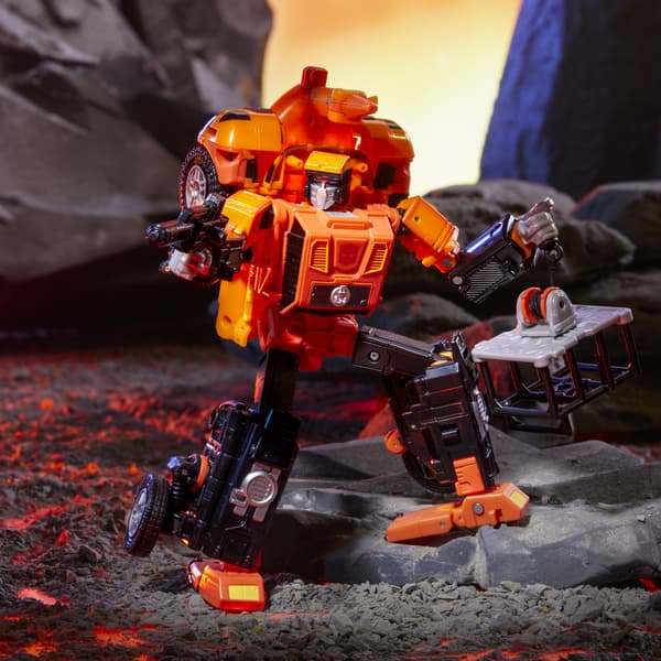 TRANSFORMERS LEGACY SANDSTORM (G1 UNIVERSE, TRIPLE CHANGER)