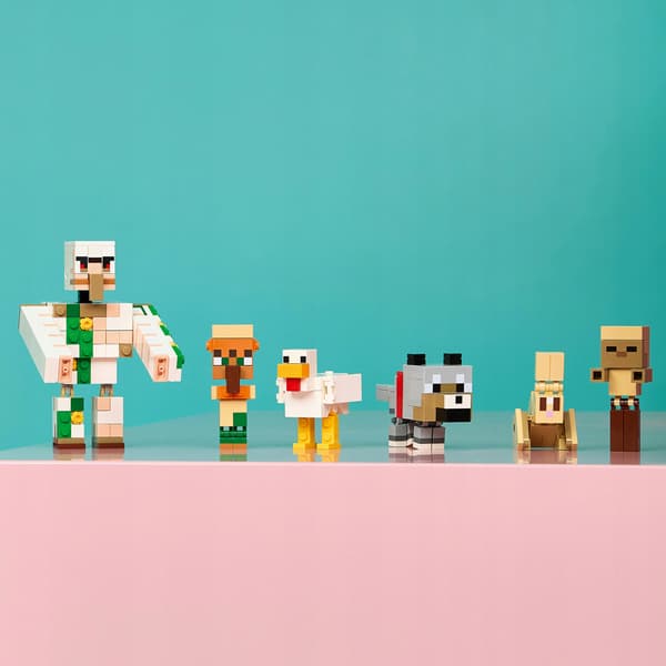 LEGO Minecraft ‘Chickens in a Desert Attack’ set + PDF catalogue